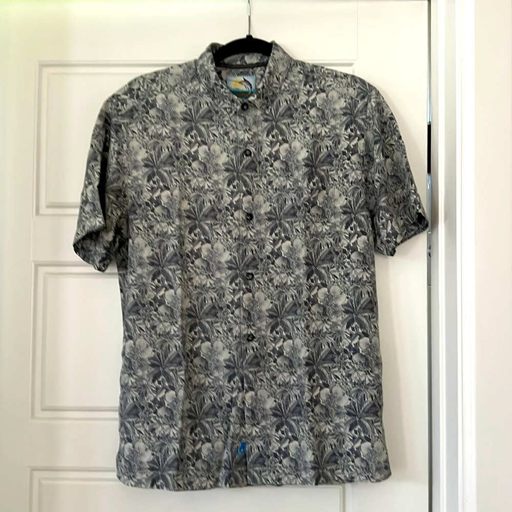 Tommy Bahama 100% silk shirt size M/M  greens and grays